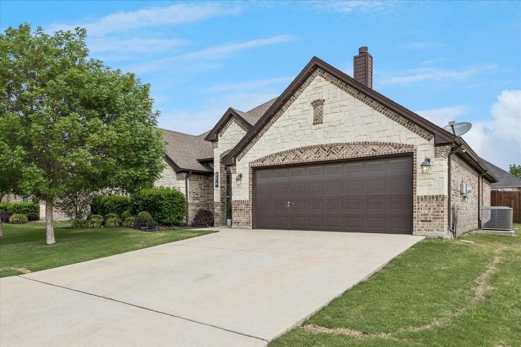 124 Camouflage Circle, Willow Park
