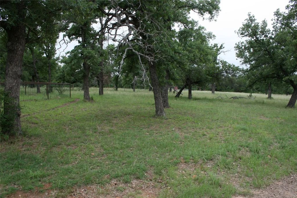 2701 Live Oak Road, Santo