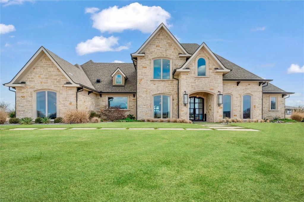 2106 County Road 43250, Paris