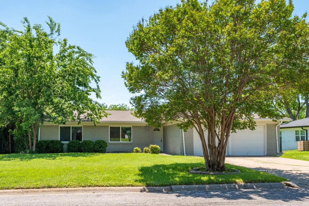 7024 Shauna Drive, North Richland Hills