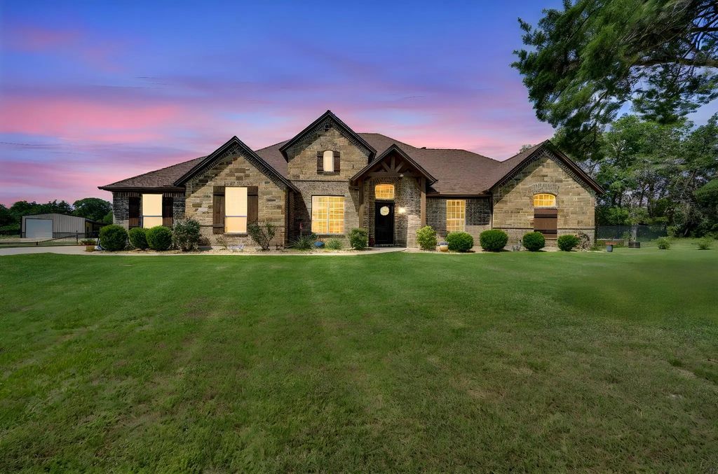 140 Taylor Ridge Drive, Waxahachie