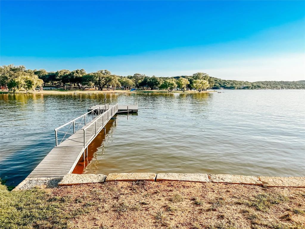 2037 Harris Drive, Graford