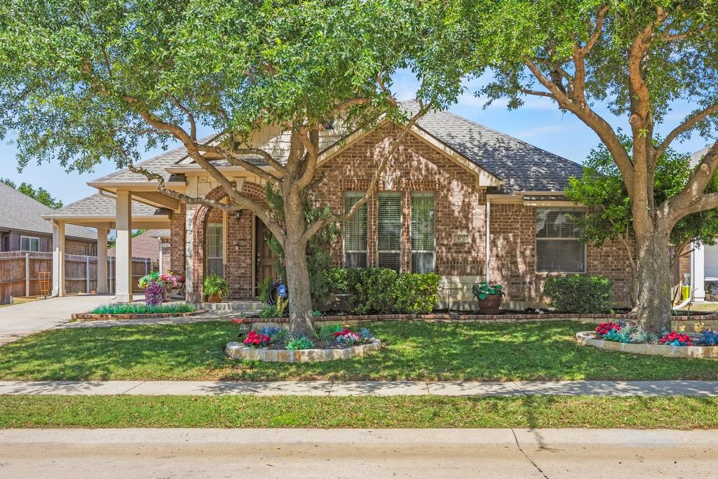 1117 Ponderosa Drive, Aubrey