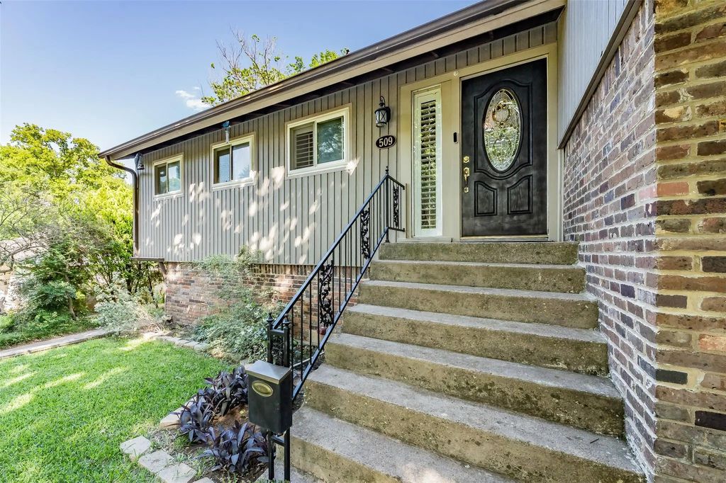 509 Westcliff Drive, Euless