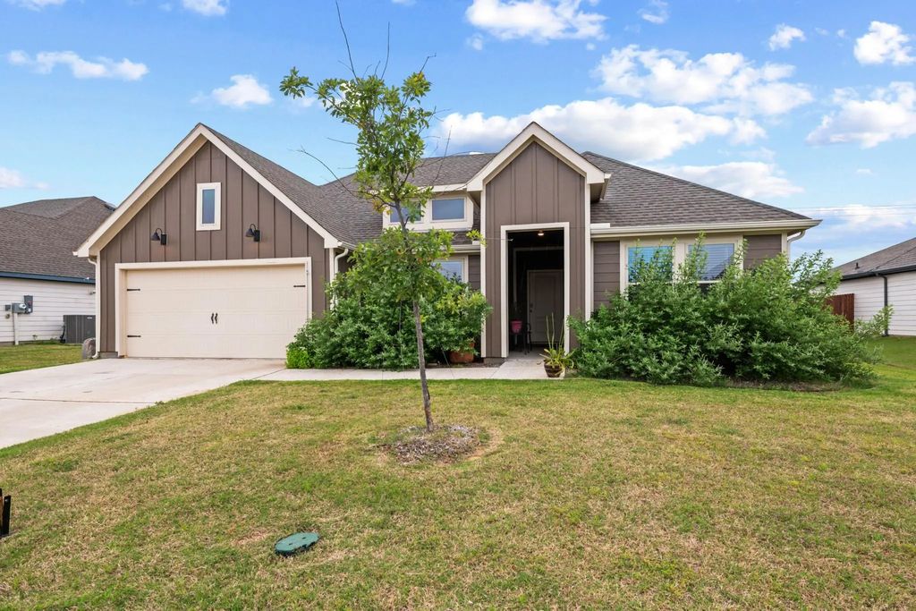 943 Buttercup Drive, Pilot Point