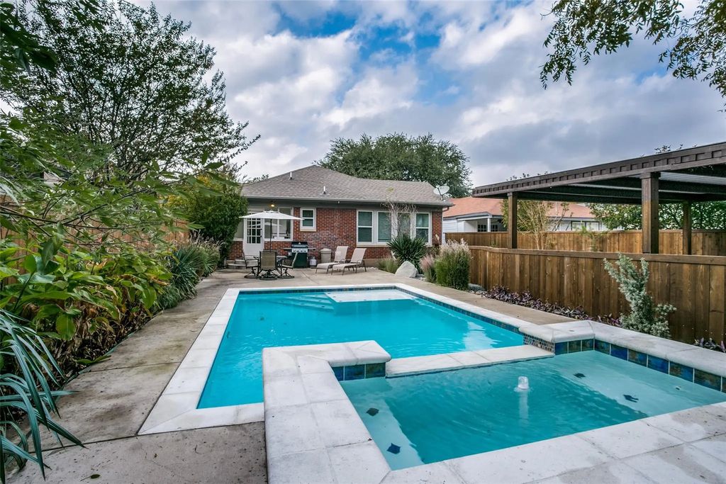 6210 Victor Street, Dallas