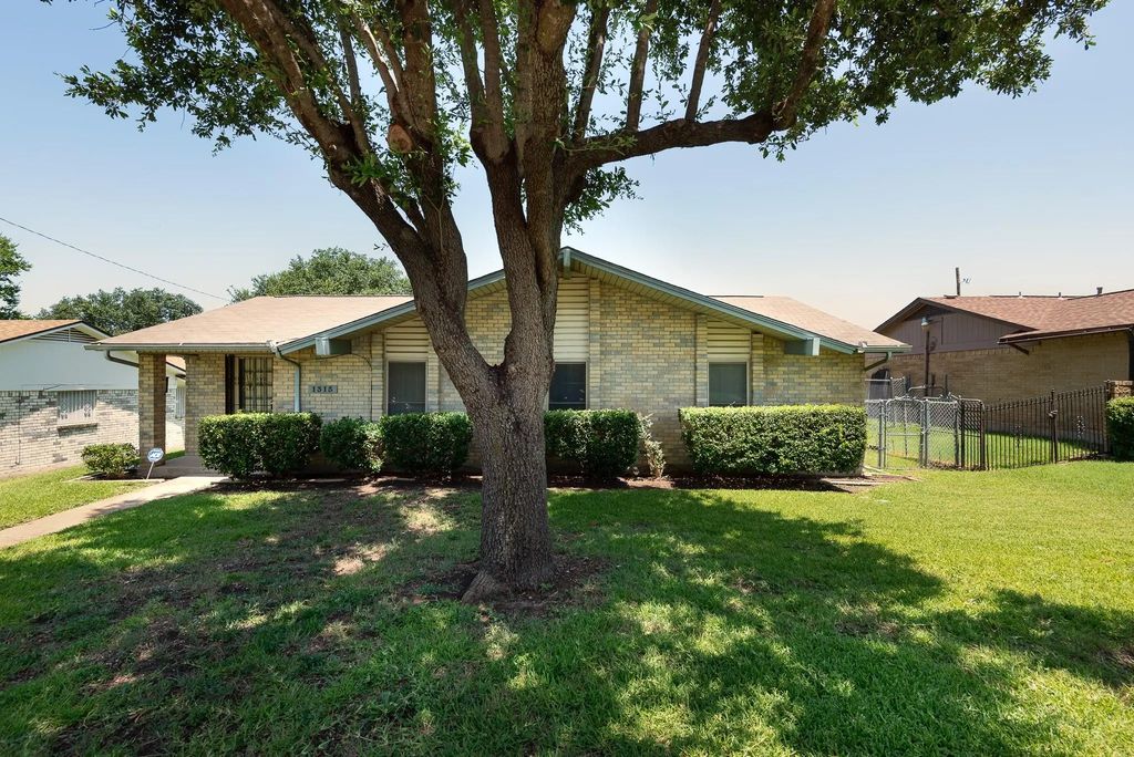 1315 Aldenwood Drive, Dallas