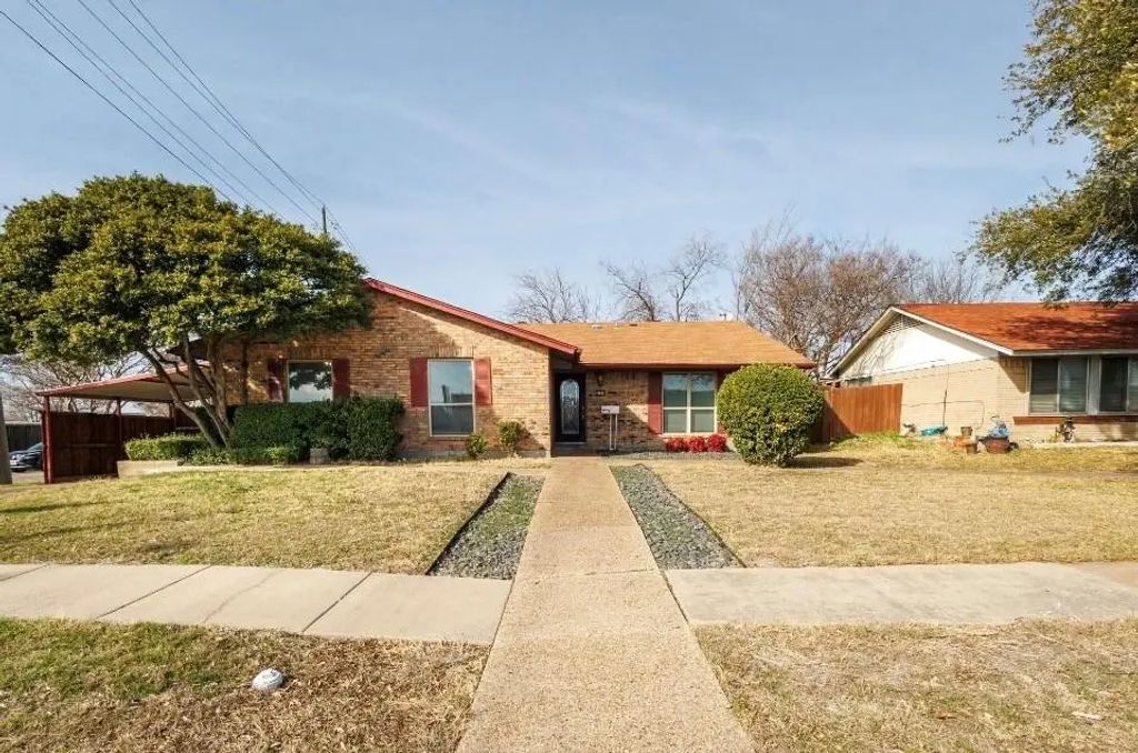 2101 Deerfield Drive, Carrollton