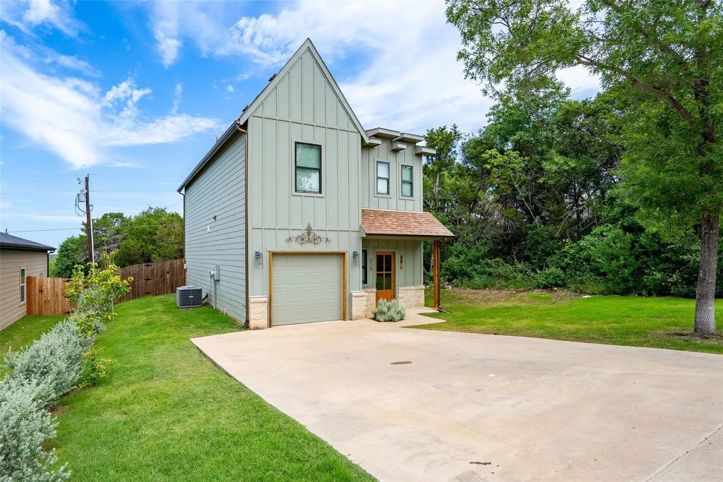 924 Arkansas River Drive, Granbury