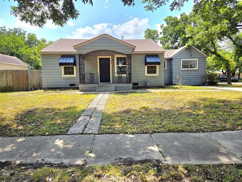 200 S Preston Street, Wolfe City