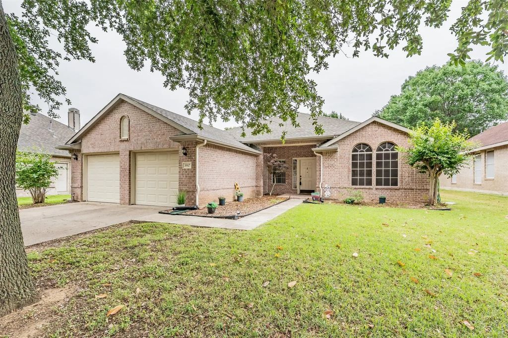 3917 Larkspur Drive, Haltom City