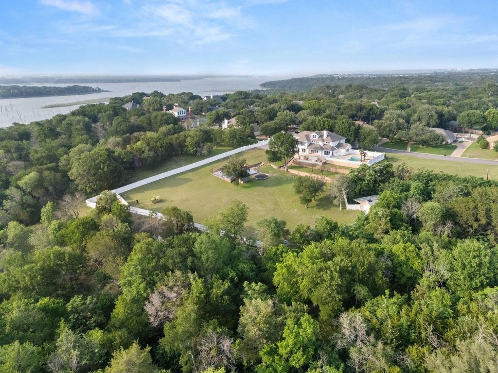 14010 Horseshoe Circle, Woodway