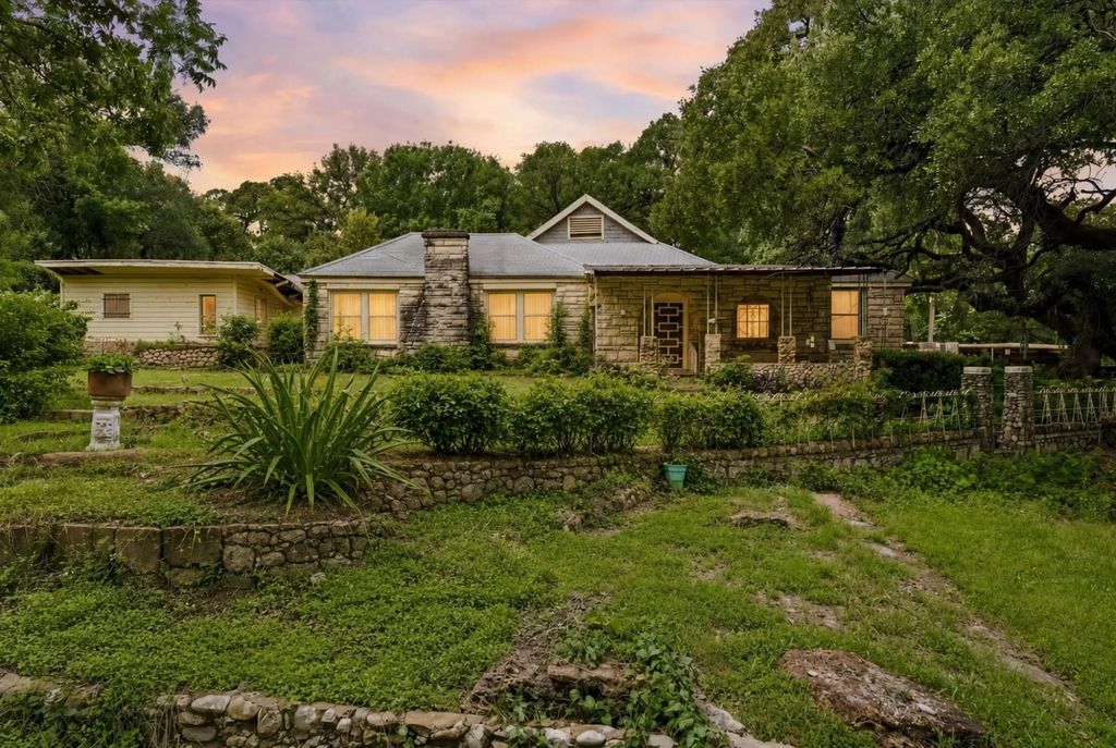 3722 N 27th Street, Waco