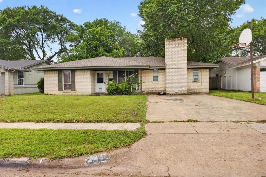 341 Blueberry Lane, Grand Prairie