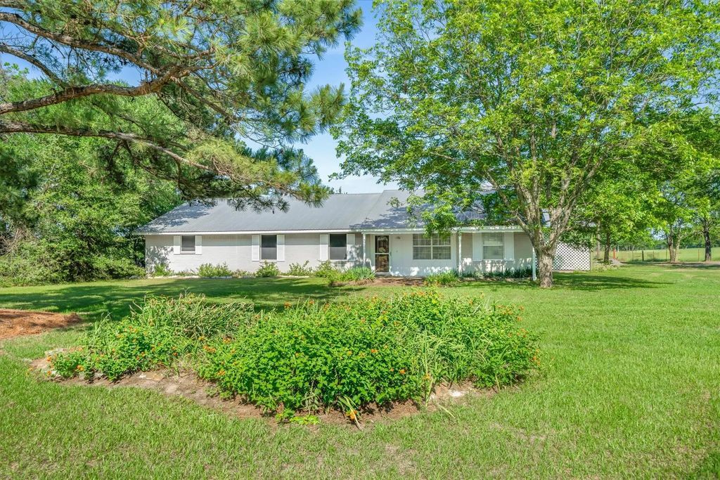 18241 Fm 2613, Kemp