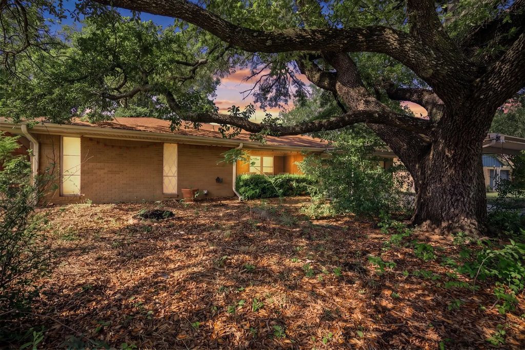104 Forest Lane, Hillsboro