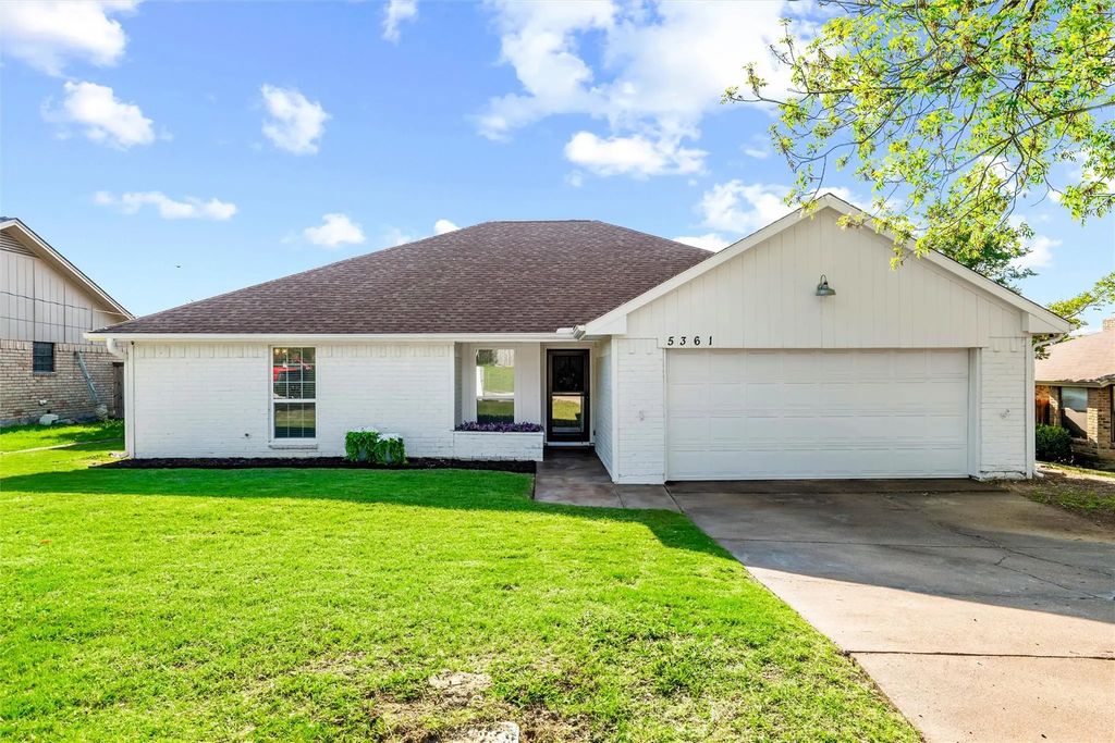 5361 Weddington Court, Fort Worth