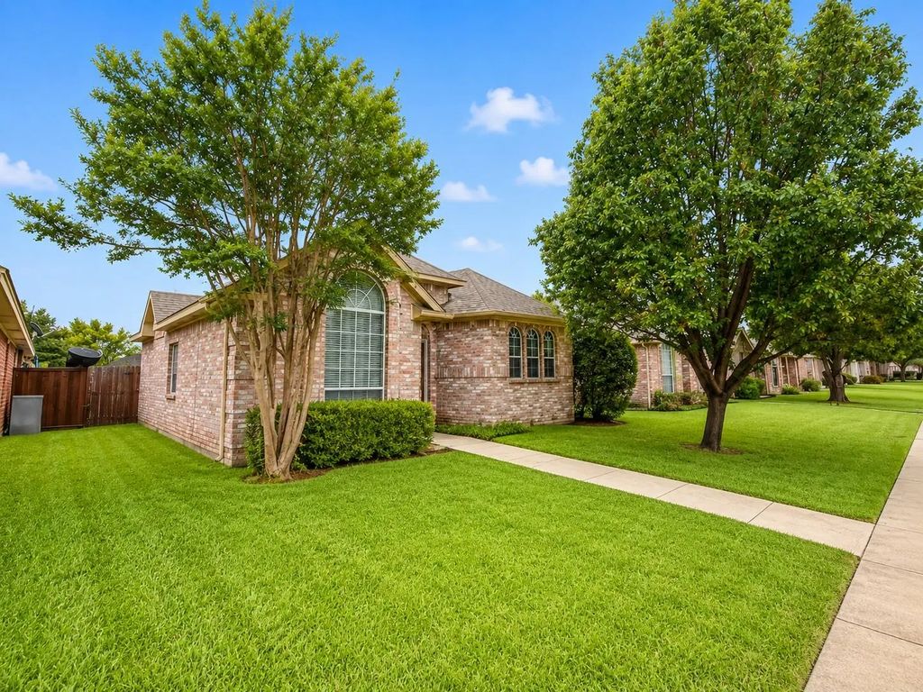 2012 Creek Royal Drive, Mesquite