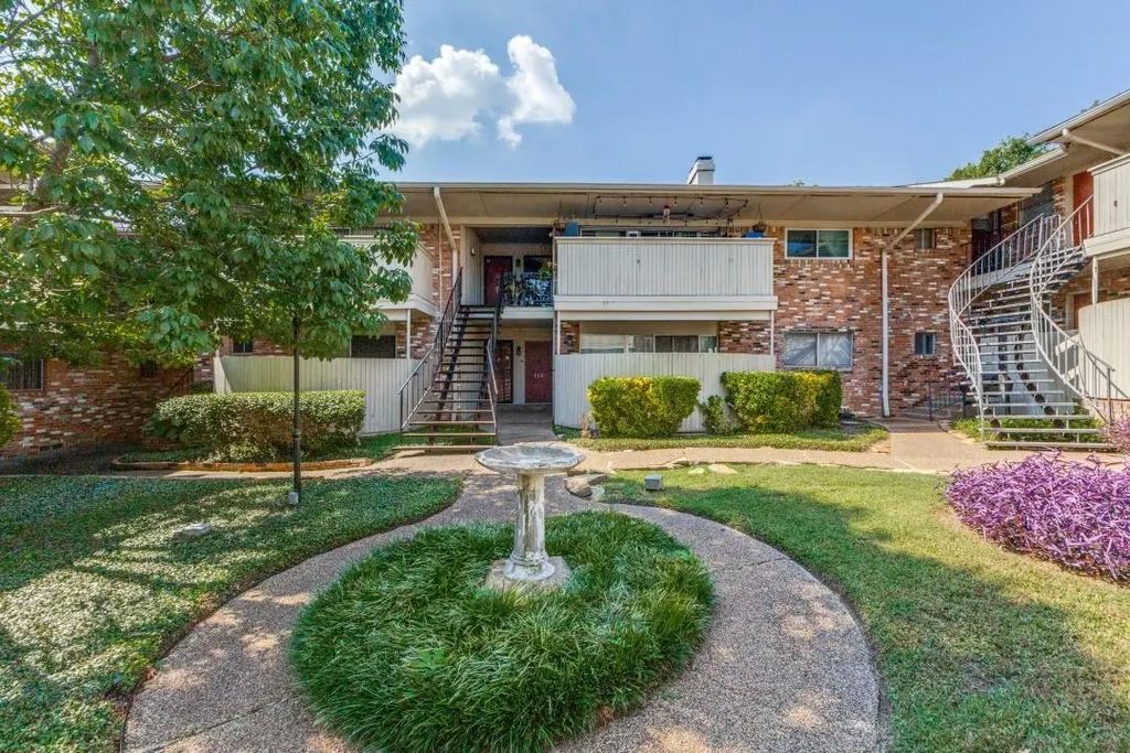 7832 Royal Lane 212, Dallas