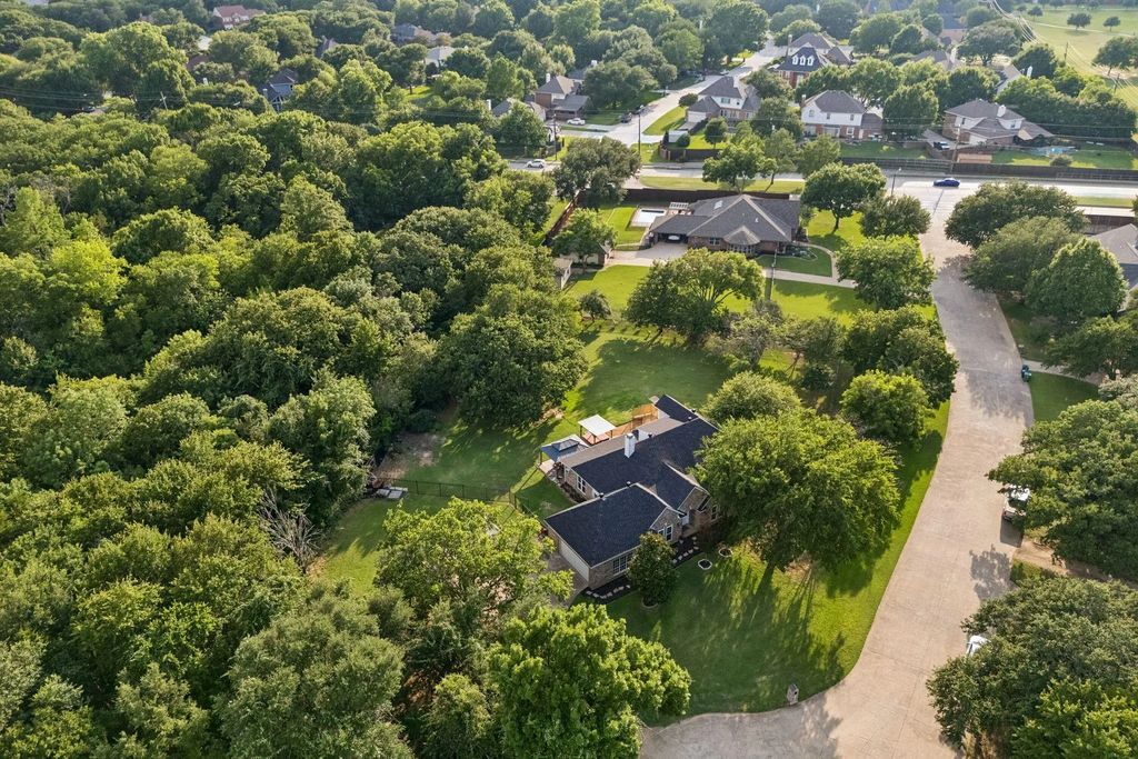 1092 Holly Lane, Lewisville