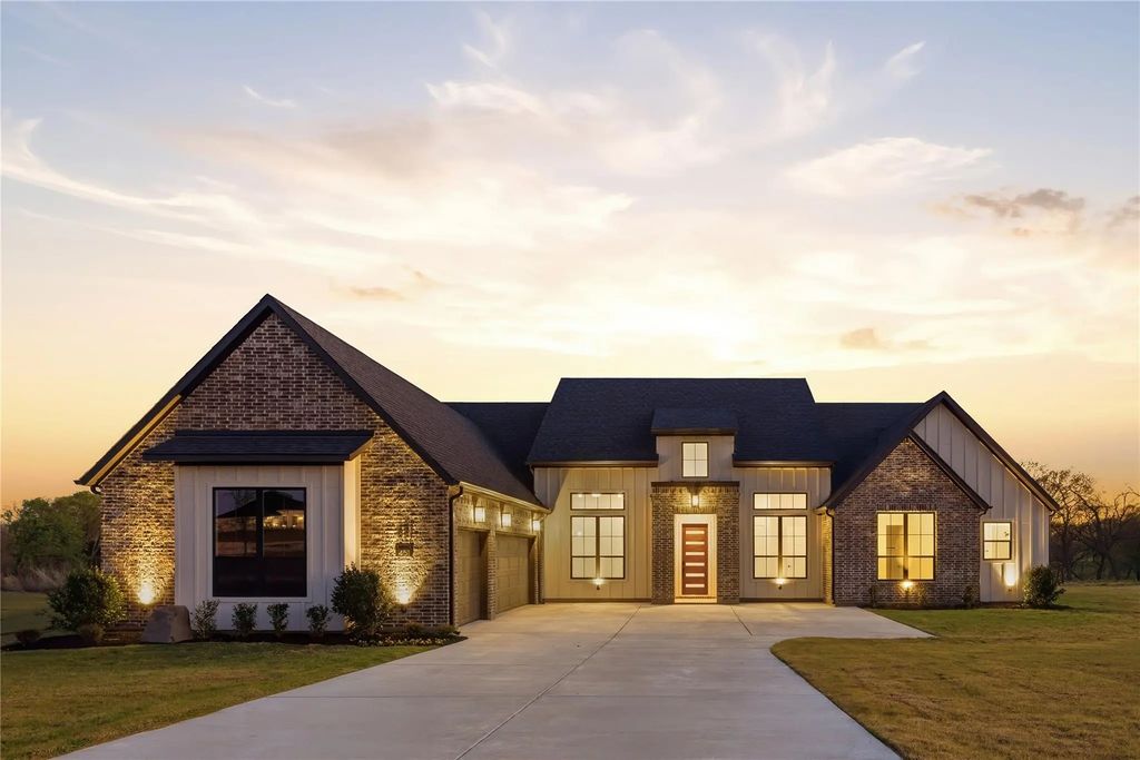 451 Rocky Drive, Waxahachie