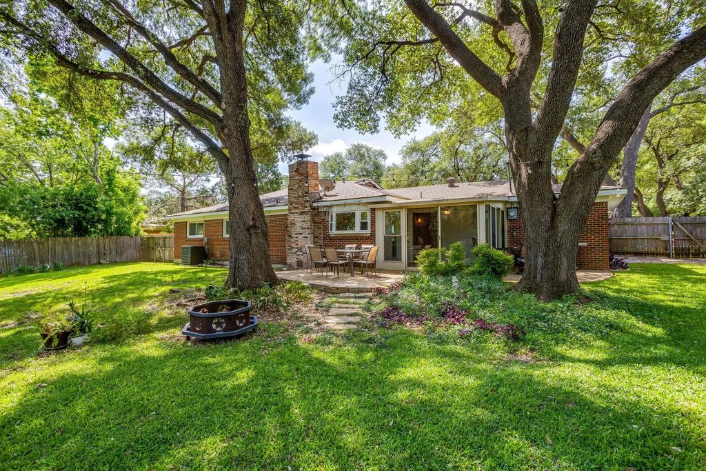 6424 Dakar Road W, Fort Worth
