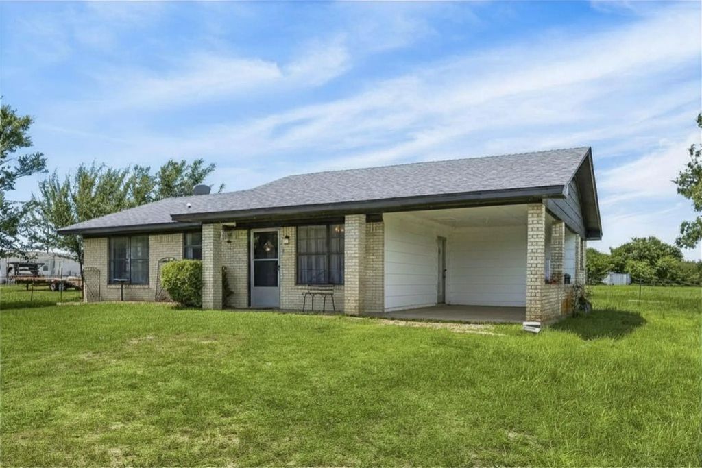 10536 County Road 3707, Wills Point