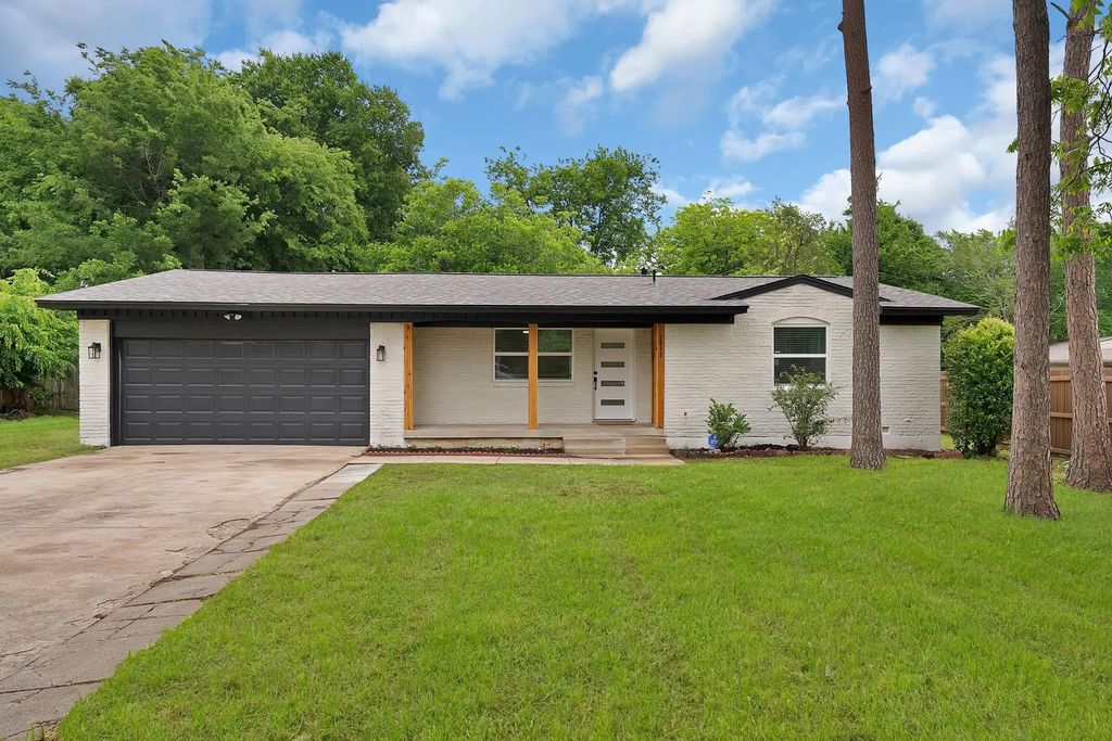 2013 Monaco Court, Arlington