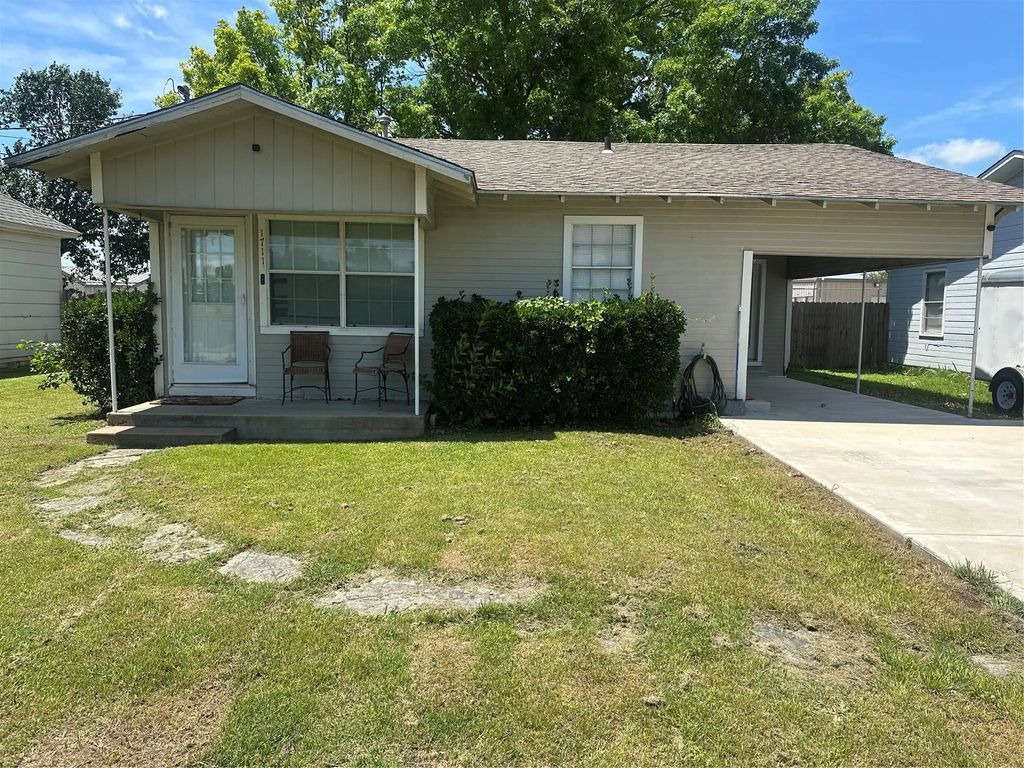 1711 Redwood Drive, Cleburne