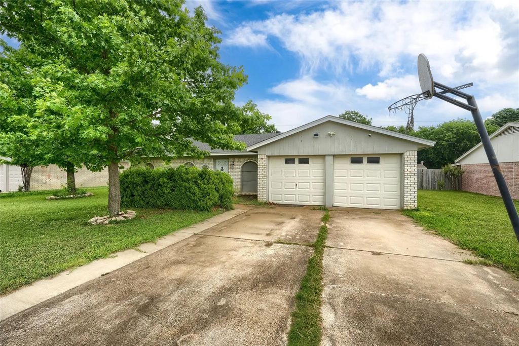 507 S Walnut Creek Drive, Mansfield