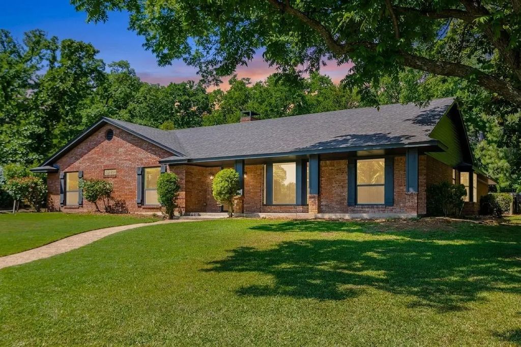 101 Hollyhill Lane, Denton