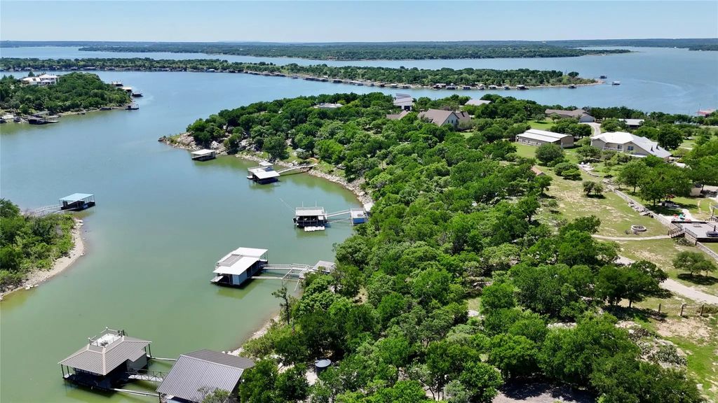 2007 Deepwater Road, Brownwood