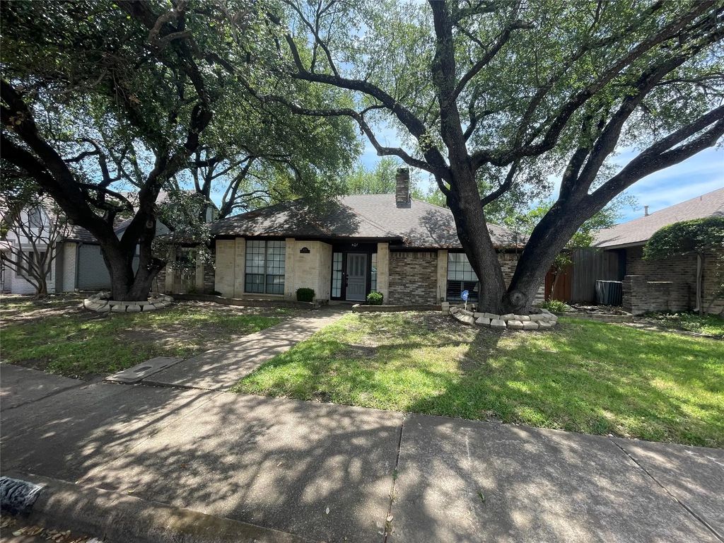6304 La Cosa Drive, Dallas