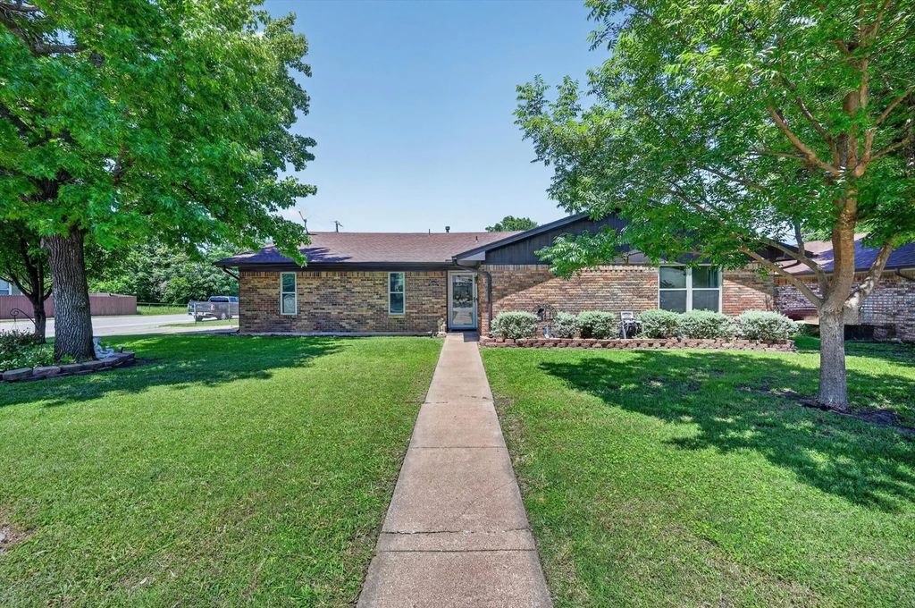 2701 Chebi Lane, Denton