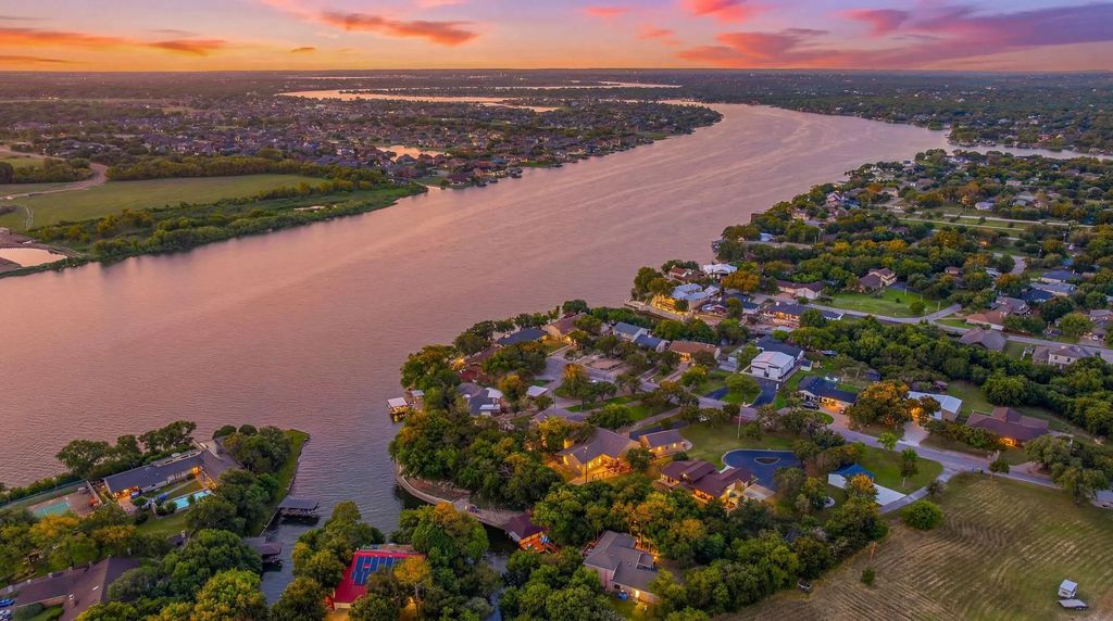 624 Williamsburg Court, Granbury