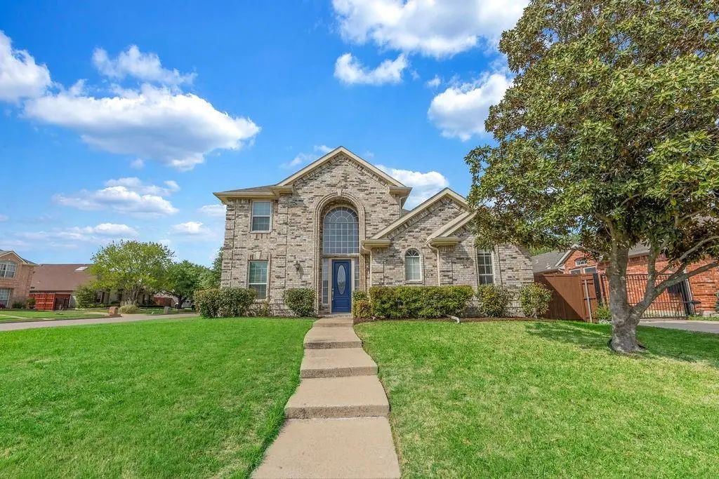 221 Woodlake Drive, Murphy