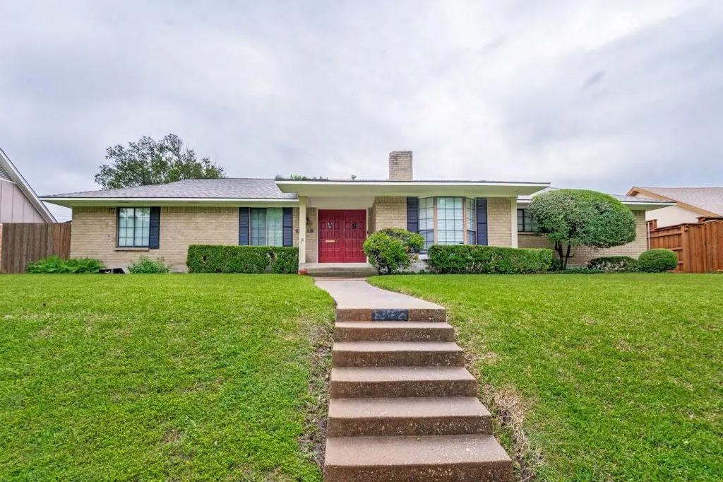 13524 Far Hills Lane, Dallas
