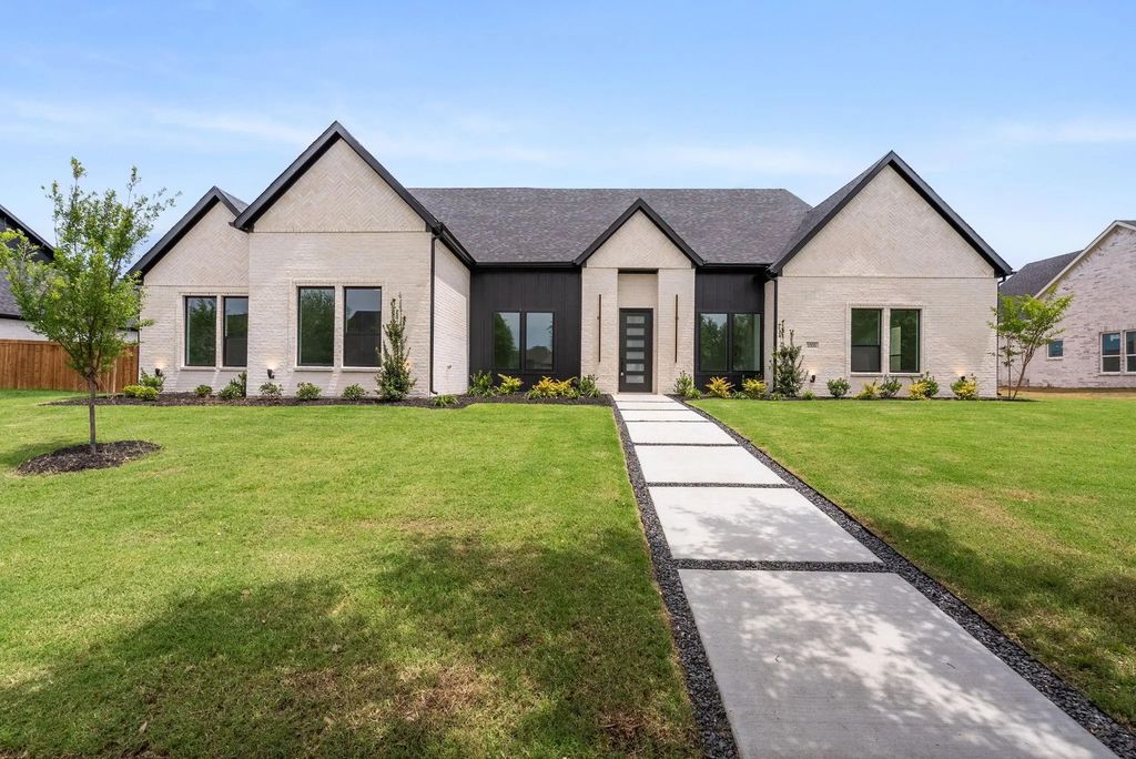 1006 Devonshire Drive N, Forney