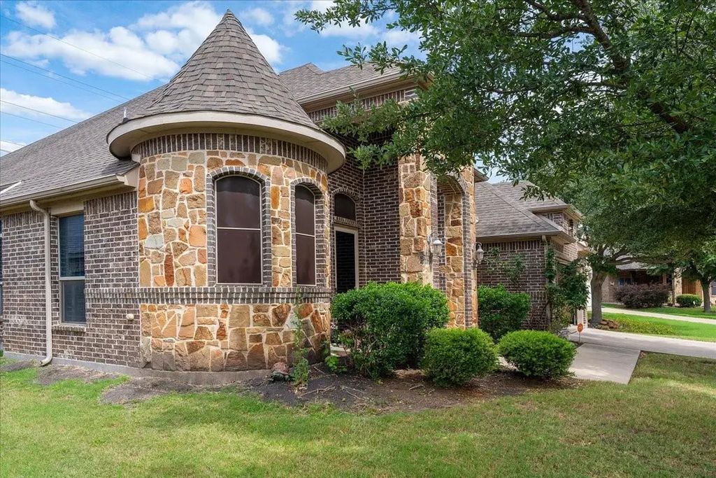 219 Boardwalk Avenue, Waxahachie