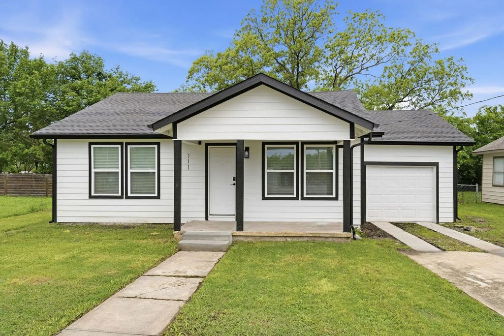 111 S 5th Street, Sanger
