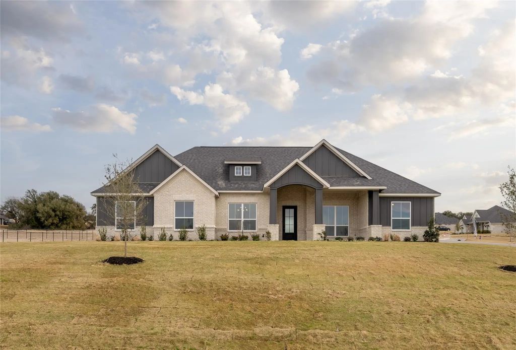 700 Burr Oak Lane, Weatherford