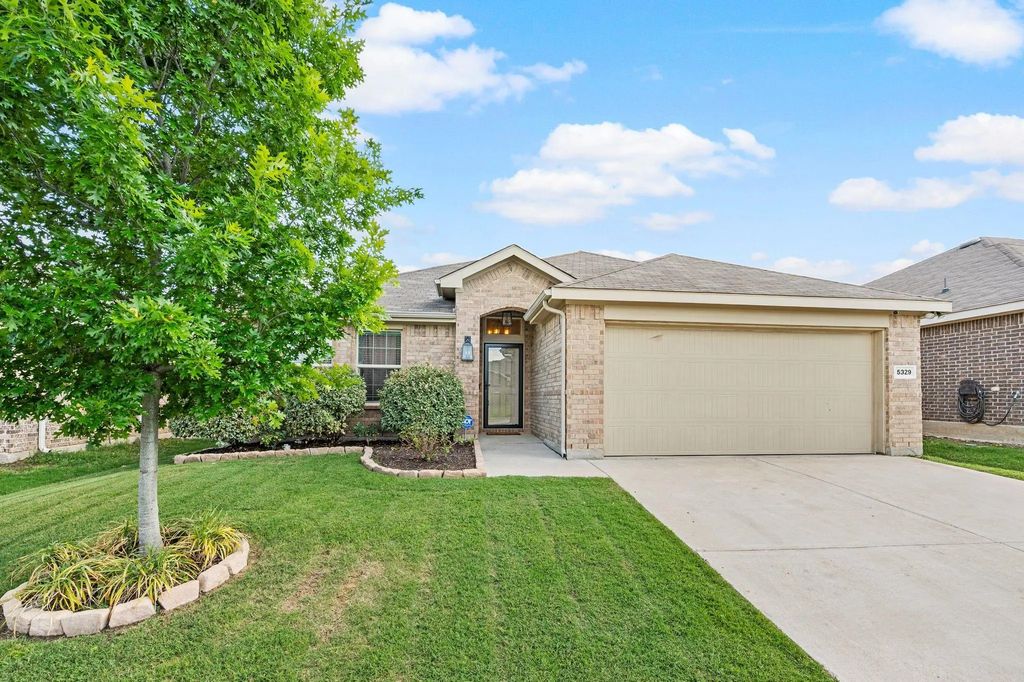 5329 Brahma Trail, Fort Worth