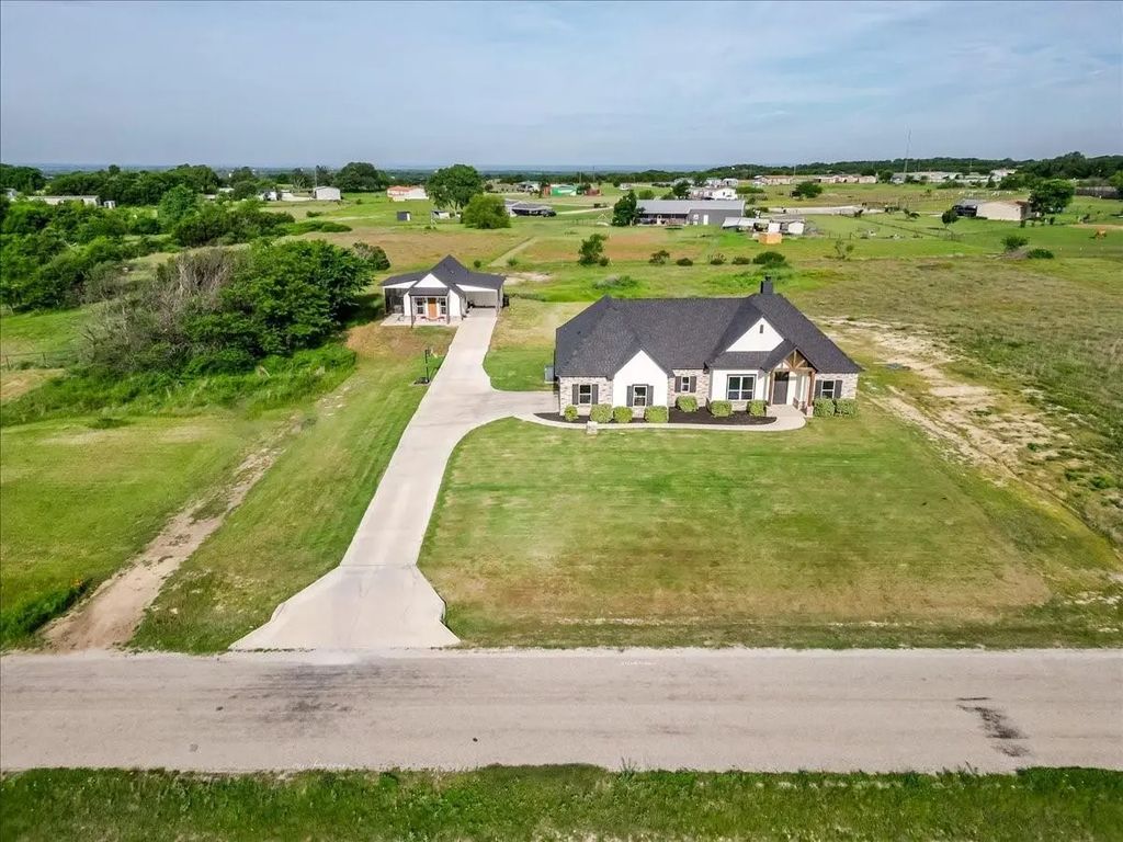 1040 Pioneer Crossing, Weatherford