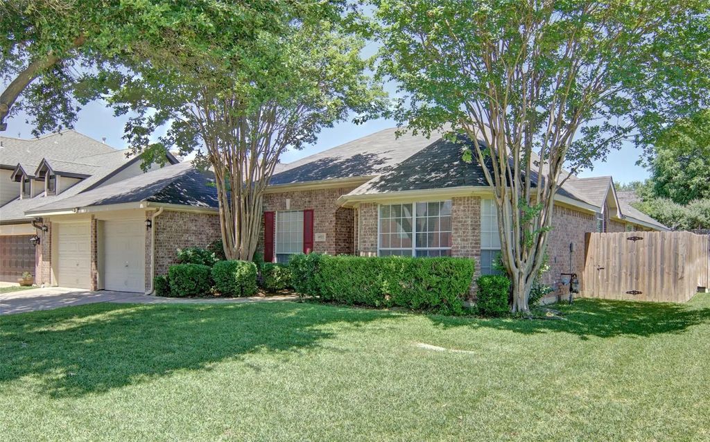 6922 Briarwood Drive, Fort Worth