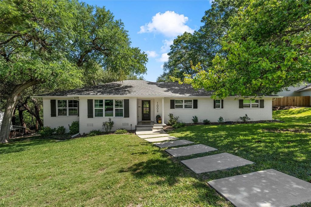 1009 Bob O Link, Woodway