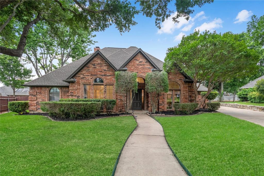 1004 Red Oak Court, Keller