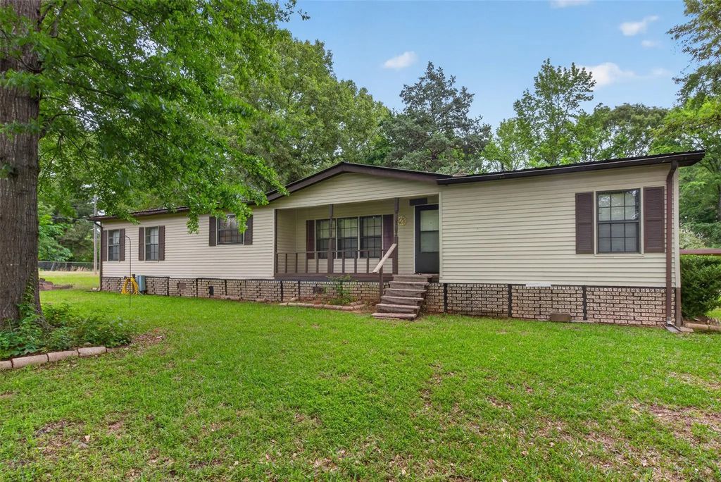 306 Lesa Lane, Stonewall