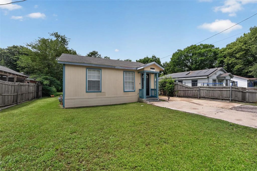8914 Cardella Avenue, Dallas