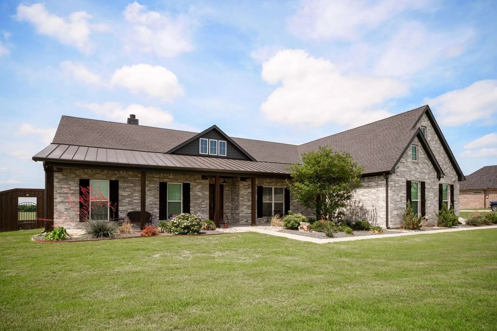 860 Dove Meadow Trail, Waxahachie
