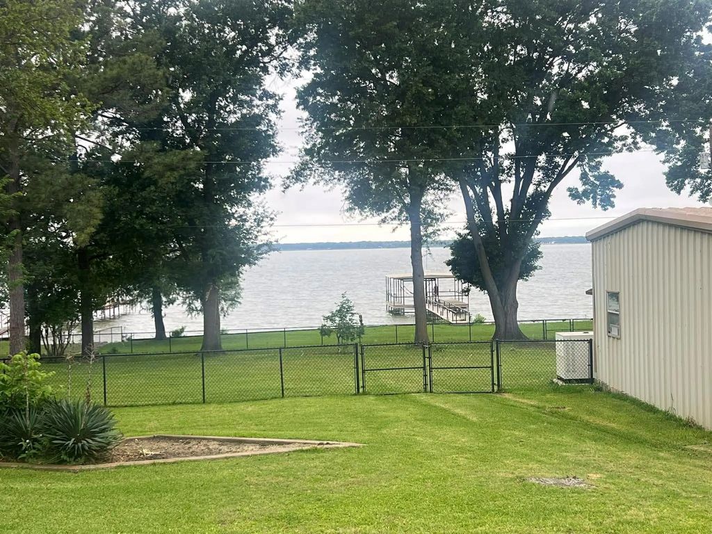 7403 Circle View, Lone Oak